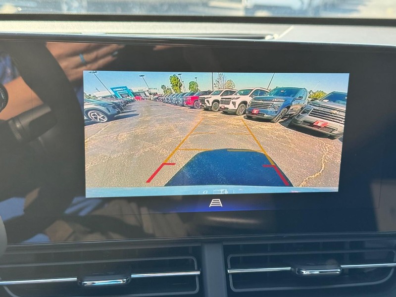 Chevrolet Trax Vehicle Full-screen Gallery Image 16