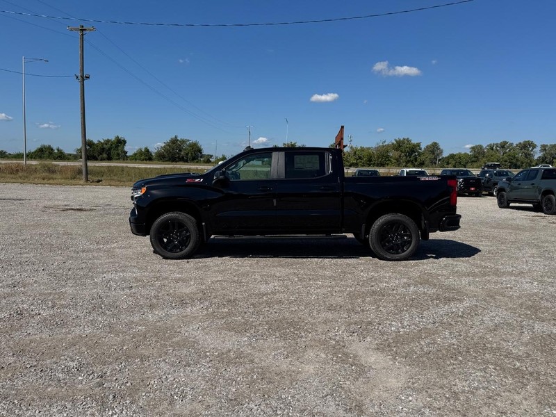 Chevrolet Silverado 1500 Vehicle Full-screen Gallery Image 2