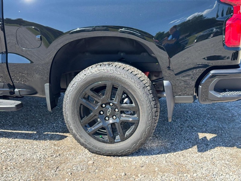 Chevrolet Silverado 1500 Vehicle Full-screen Gallery Image 4