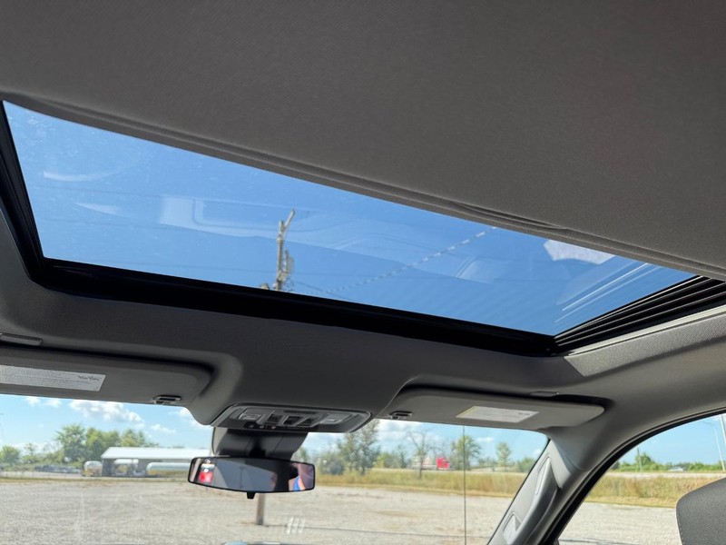 Chevrolet Silverado 1500 Vehicle Full-screen Gallery Image 6