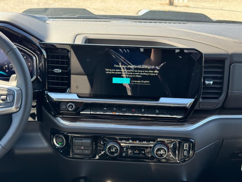 Chevrolet Silverado 1500 Vehicle Full-screen Gallery Image 9