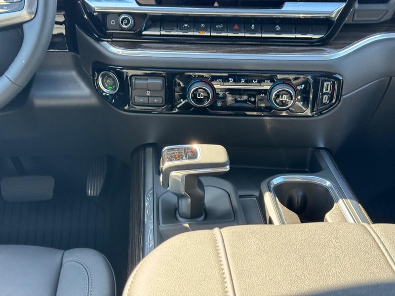 Chevrolet Silverado 1500 Vehicle Full-screen Gallery Image 10