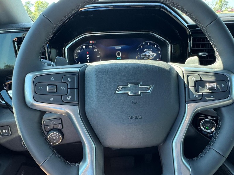 Chevrolet Silverado 1500 Vehicle Full-screen Gallery Image 13