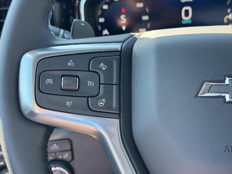 Chevrolet Silverado 1500 Vehicle Full-screen Gallery Image 14