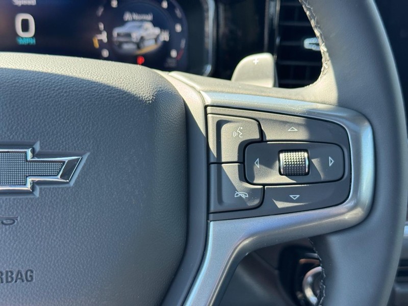 Chevrolet Silverado 1500 Vehicle Full-screen Gallery Image 15