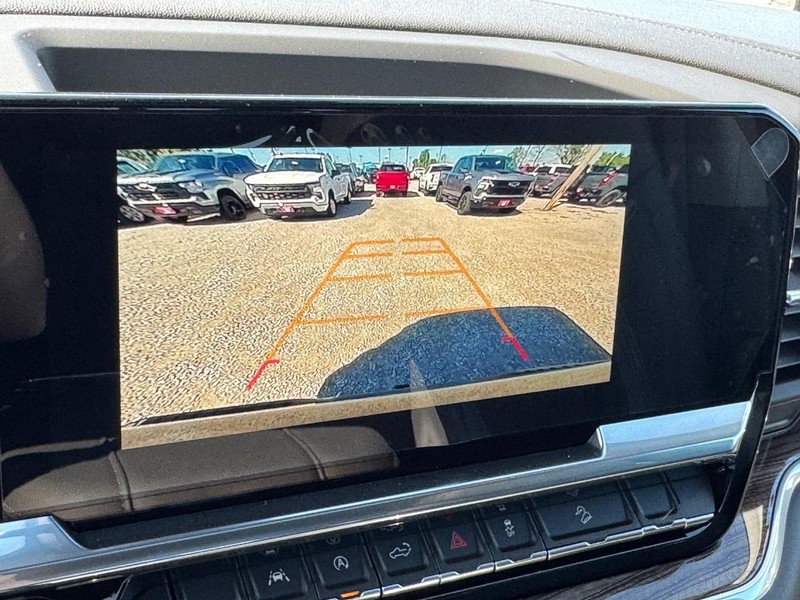 Chevrolet Silverado 1500 Vehicle Full-screen Gallery Image 17