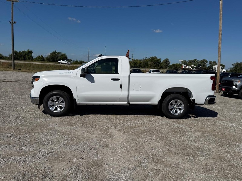 Chevrolet Silverado 1500 Vehicle Full-screen Gallery Image 2