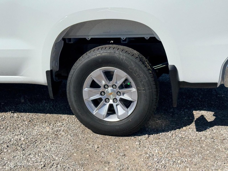 Chevrolet Silverado 1500 Vehicle Full-screen Gallery Image 4