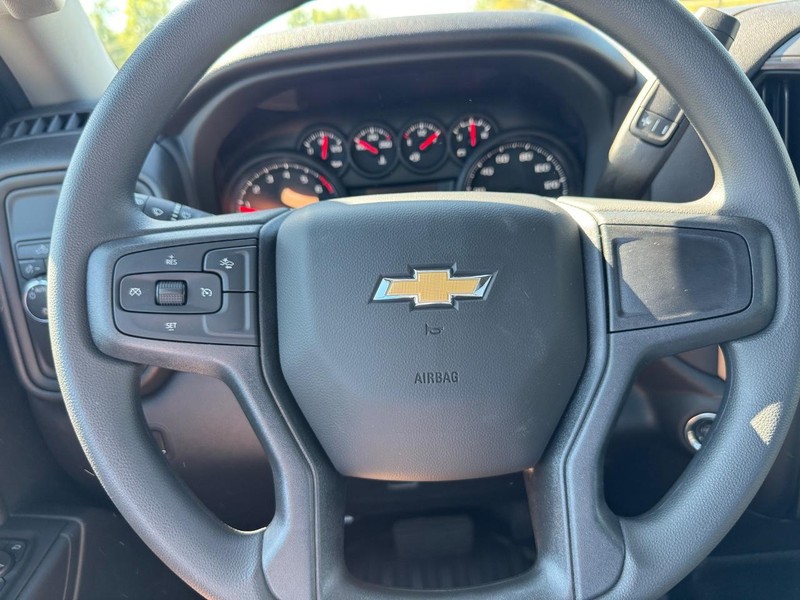 Chevrolet Silverado 1500 Vehicle Full-screen Gallery Image 9