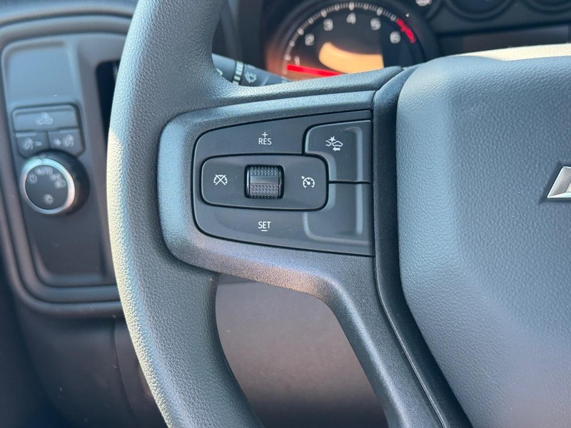 Chevrolet Silverado 1500 Vehicle Full-screen Gallery Image 10