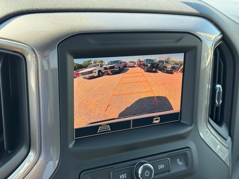 Chevrolet Silverado 1500 Vehicle Full-screen Gallery Image 12