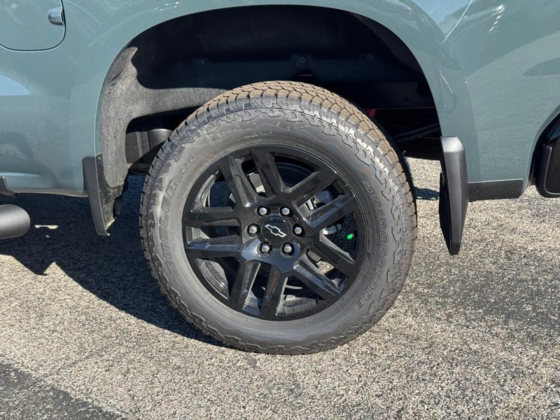 Chevrolet Silverado 1500 Vehicle Full-screen Gallery Image 4