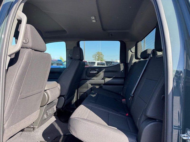 Chevrolet Silverado 1500 Vehicle Full-screen Gallery Image 5