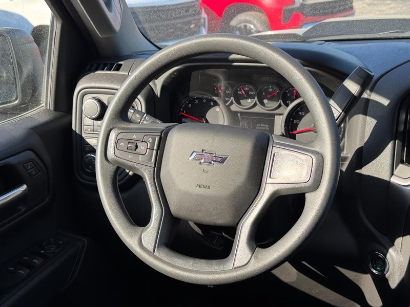 Chevrolet Silverado 1500 Vehicle Full-screen Gallery Image 7