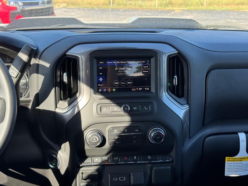 Chevrolet Silverado 1500 Vehicle Full-screen Gallery Image 8