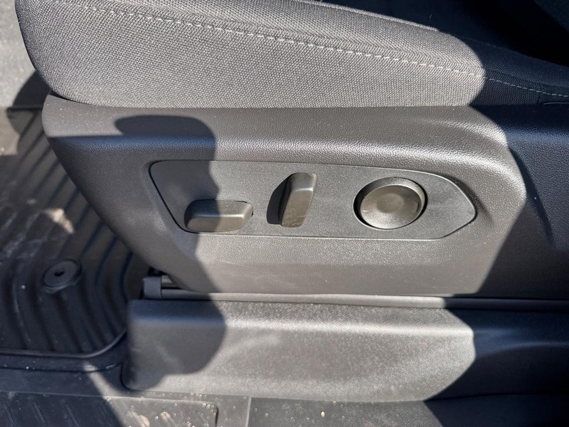 Chevrolet Silverado 1500 Vehicle Full-screen Gallery Image 10