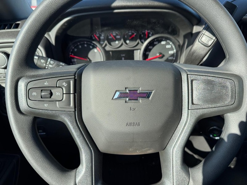 Chevrolet Silverado 1500 Vehicle Full-screen Gallery Image 12