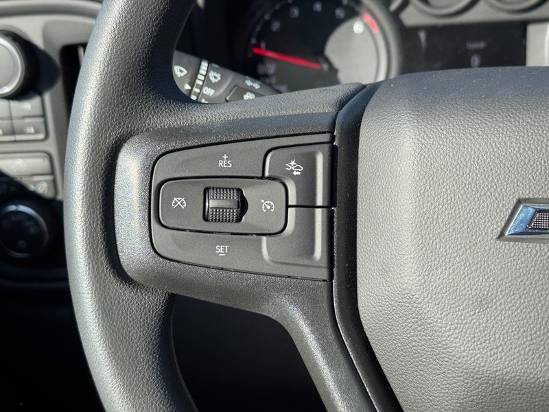 Chevrolet Silverado 1500 Vehicle Full-screen Gallery Image 13