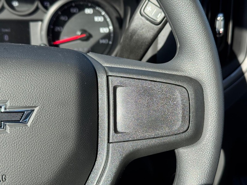 Chevrolet Silverado 1500 Vehicle Full-screen Gallery Image 14