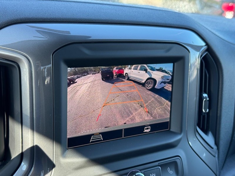 Chevrolet Silverado 1500 Vehicle Full-screen Gallery Image 16