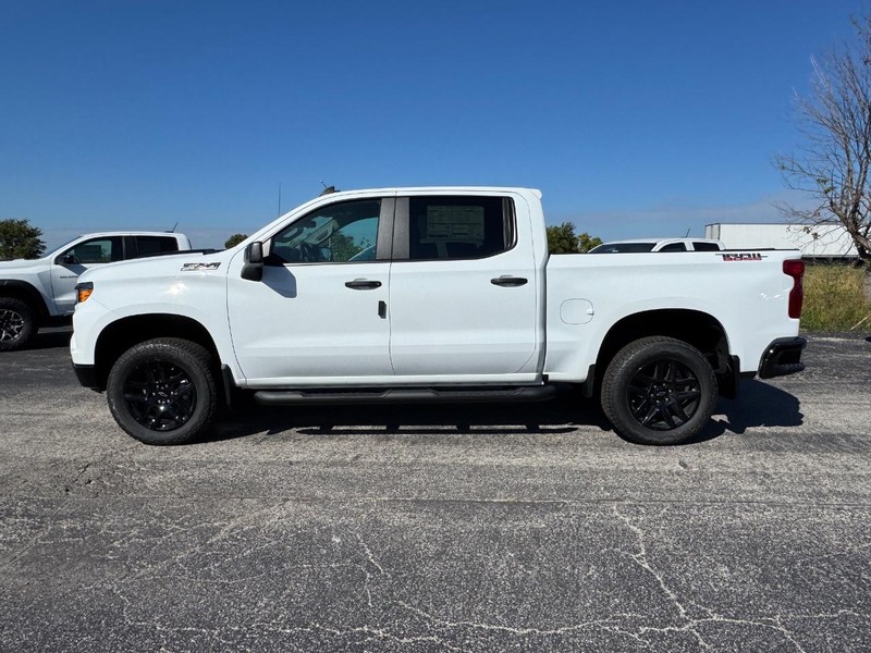 Chevrolet Silverado 1500 Vehicle Full-screen Gallery Image 2