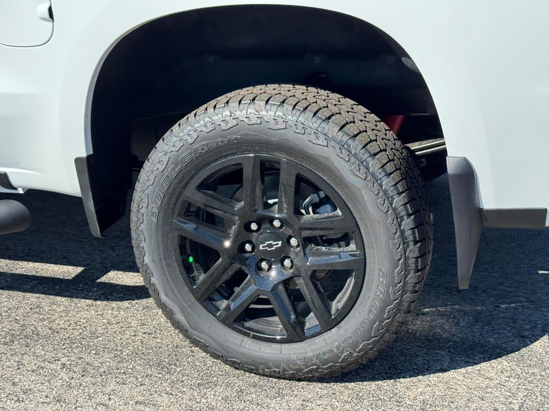 Chevrolet Silverado 1500 Vehicle Full-screen Gallery Image 4