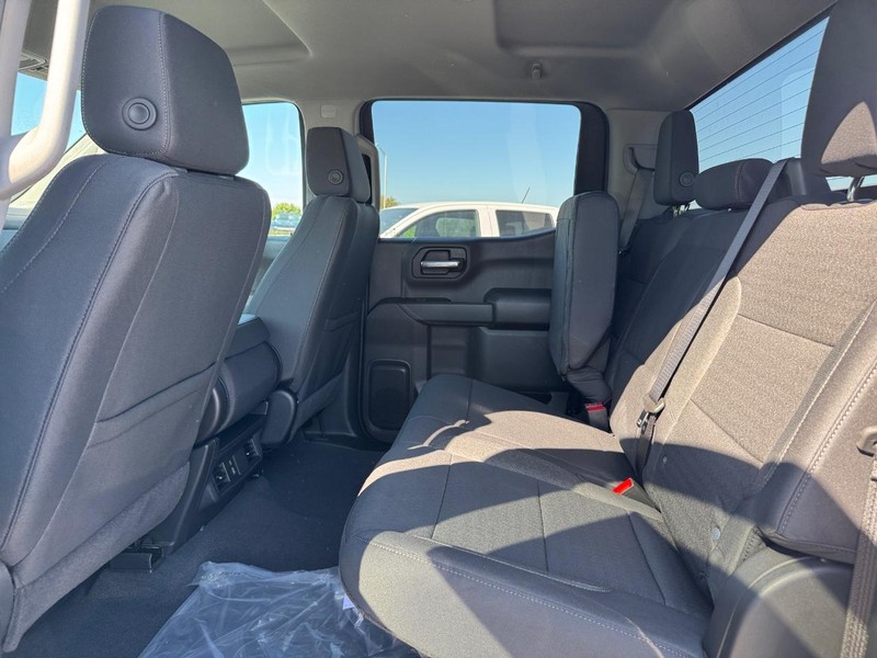 Chevrolet Silverado 1500 Vehicle Full-screen Gallery Image 5