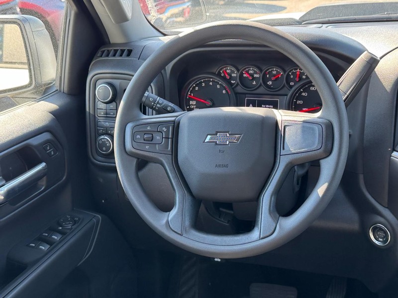 Chevrolet Silverado 1500 Vehicle Full-screen Gallery Image 7