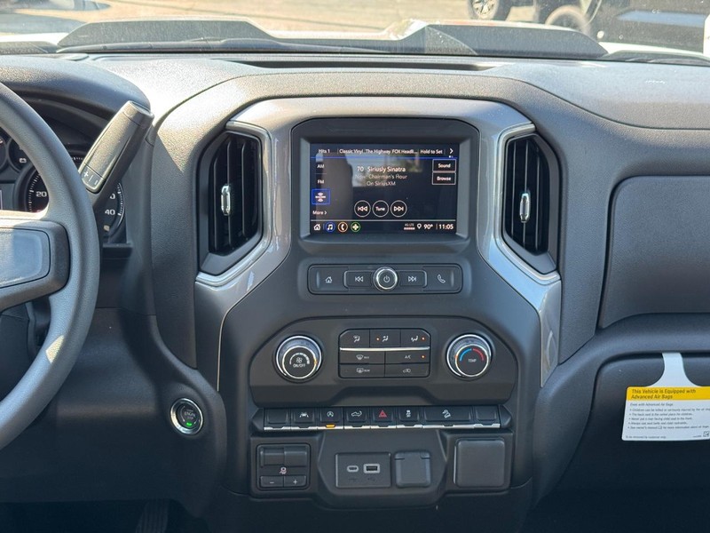 Chevrolet Silverado 1500 Vehicle Full-screen Gallery Image 8