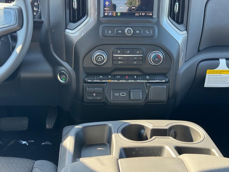 Chevrolet Silverado 1500 Vehicle Full-screen Gallery Image 9