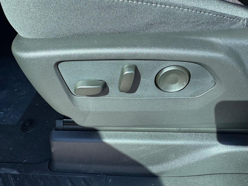 Chevrolet Silverado 1500 Vehicle Full-screen Gallery Image 10