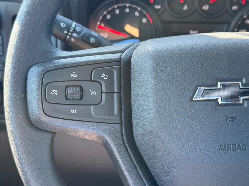 Chevrolet Silverado 1500 Vehicle Full-screen Gallery Image 13