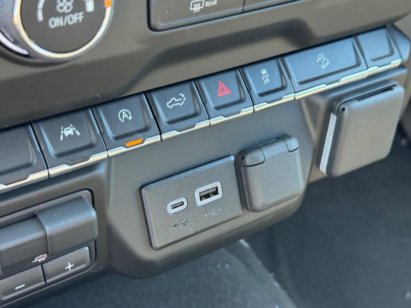 Chevrolet Silverado 1500 Vehicle Full-screen Gallery Image 14