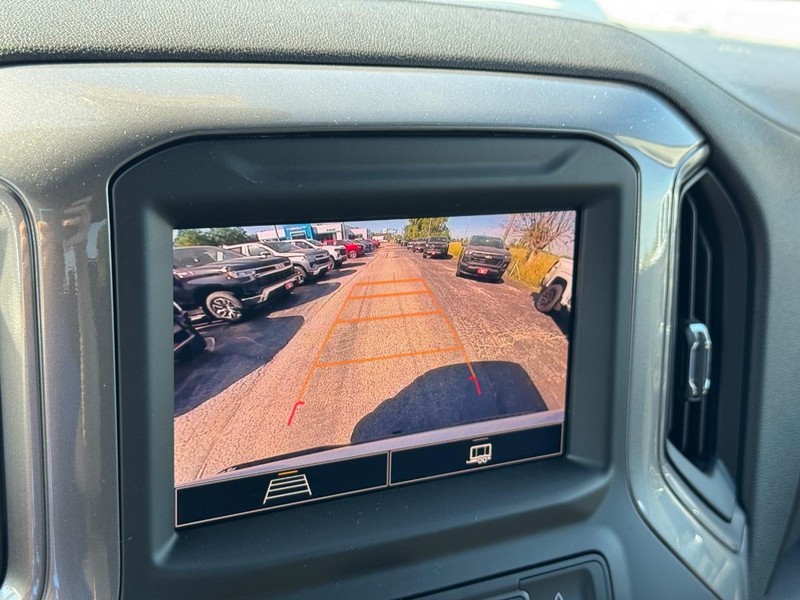 Chevrolet Silverado 1500 Vehicle Full-screen Gallery Image 15