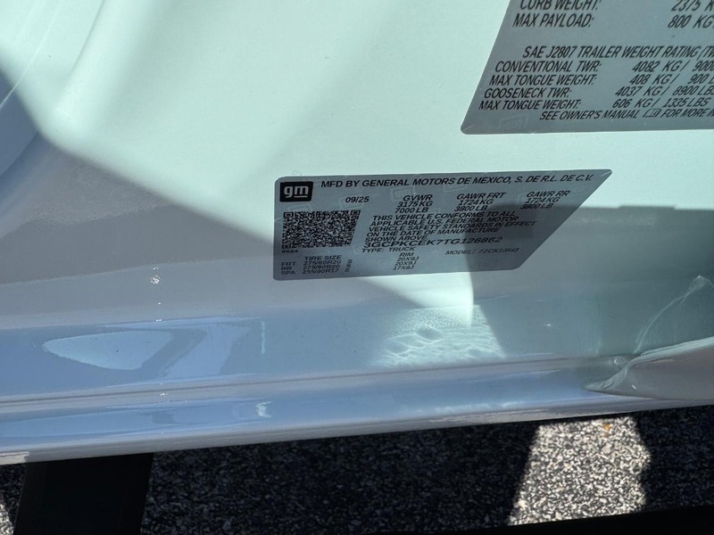 Chevrolet Silverado 1500 Vehicle Full-screen Gallery Image 16