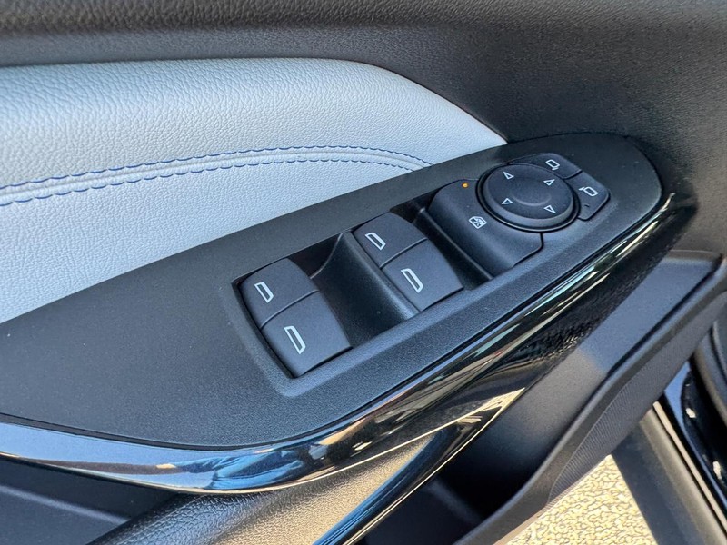 Chevrolet Trax Vehicle Full-screen Gallery Image 11