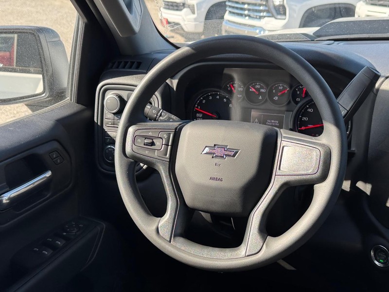 Chevrolet Silverado 1500 Vehicle Full-screen Gallery Image 7