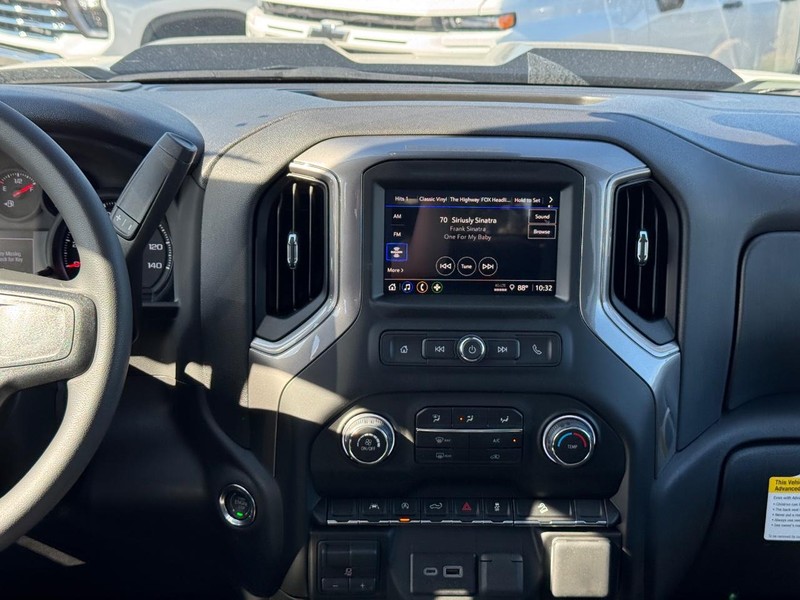 Chevrolet Silverado 1500 Vehicle Full-screen Gallery Image 8