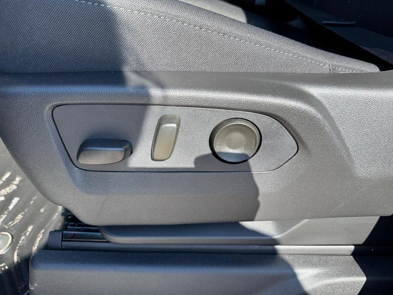 Chevrolet Silverado 1500 Vehicle Full-screen Gallery Image 10