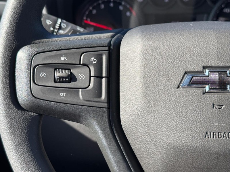 Chevrolet Silverado 1500 Vehicle Full-screen Gallery Image 13