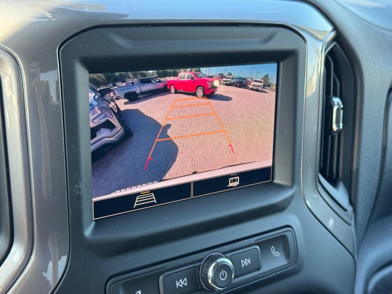 Chevrolet Silverado 1500 Vehicle Full-screen Gallery Image 15