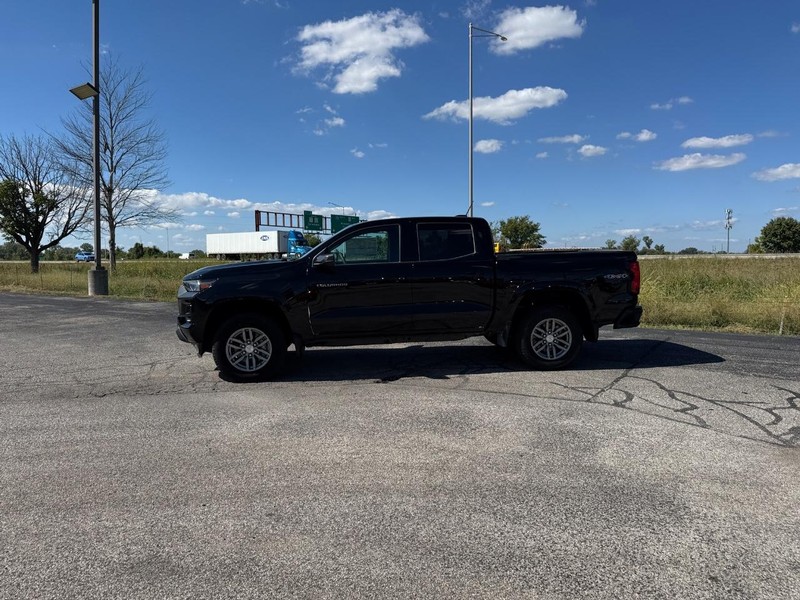 Chevrolet Colorado Vehicle Full-screen Gallery Image 2