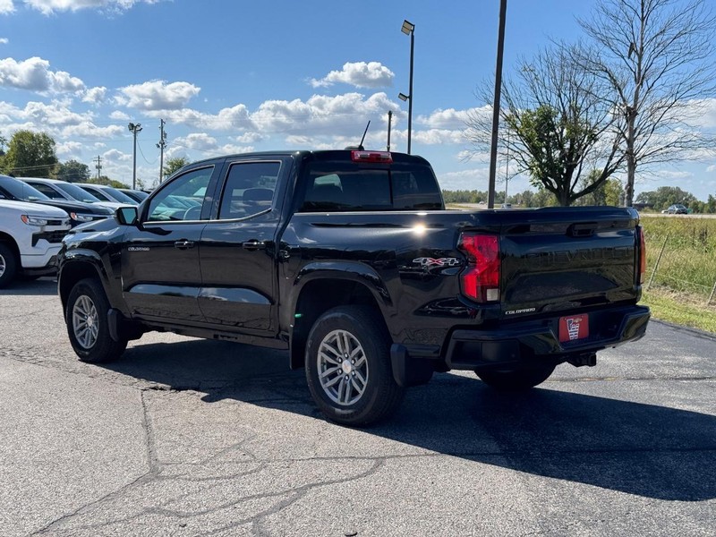 Chevrolet Colorado Vehicle Full-screen Gallery Image 3