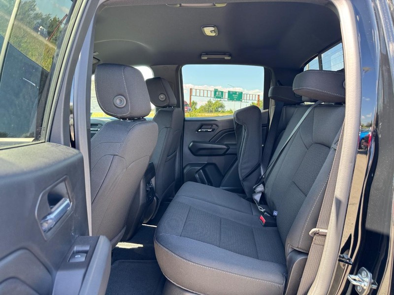 Chevrolet Colorado Vehicle Full-screen Gallery Image 5