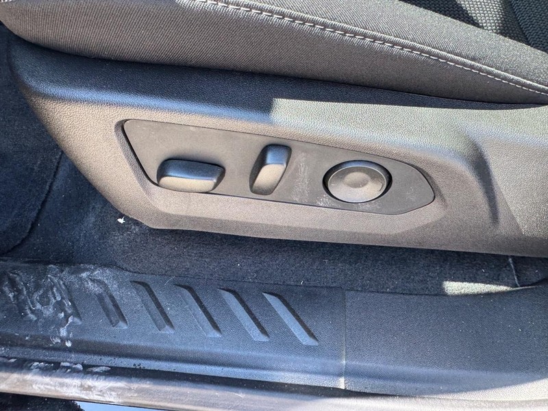 Chevrolet Colorado Vehicle Full-screen Gallery Image 10