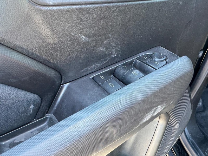 Chevrolet Colorado Vehicle Full-screen Gallery Image 11