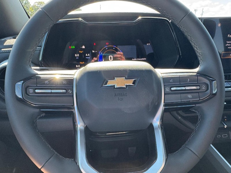 Chevrolet Colorado Vehicle Full-screen Gallery Image 12