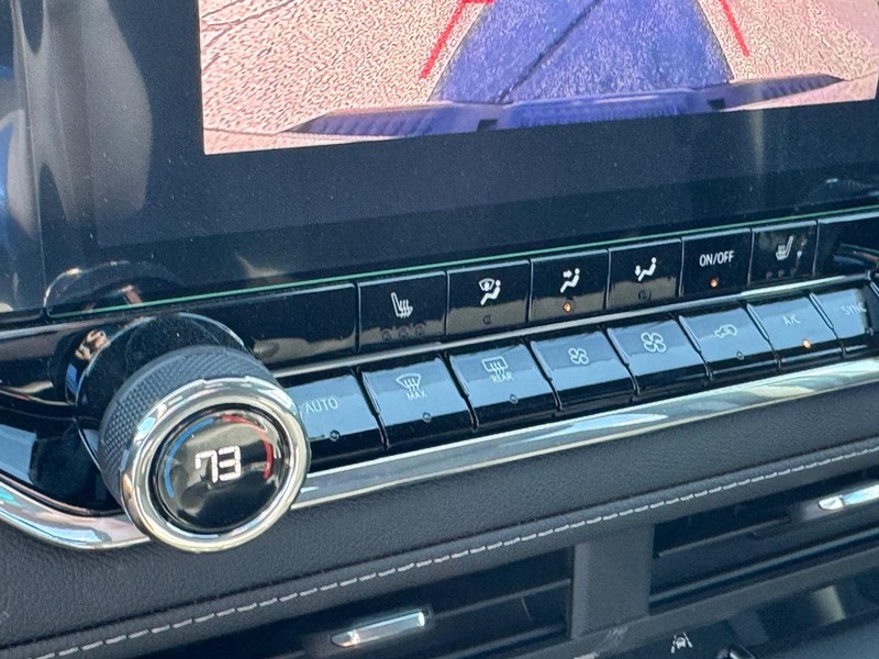 Chevrolet Colorado Vehicle Full-screen Gallery Image 15