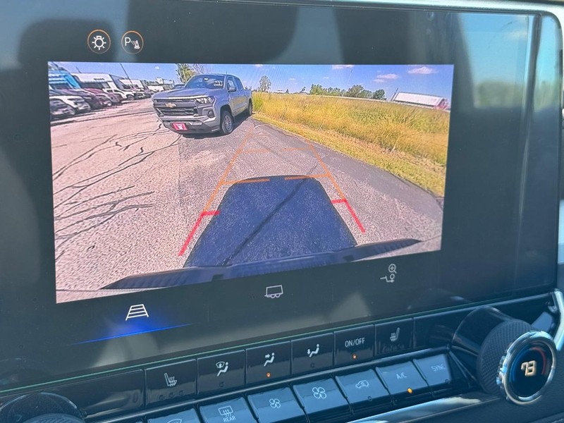 Chevrolet Colorado Vehicle Full-screen Gallery Image 16