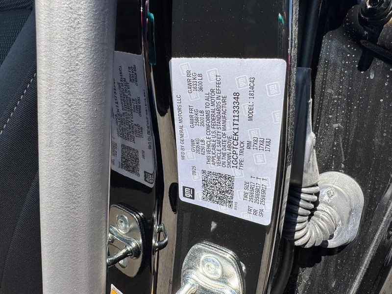 Chevrolet Colorado Vehicle Full-screen Gallery Image 17